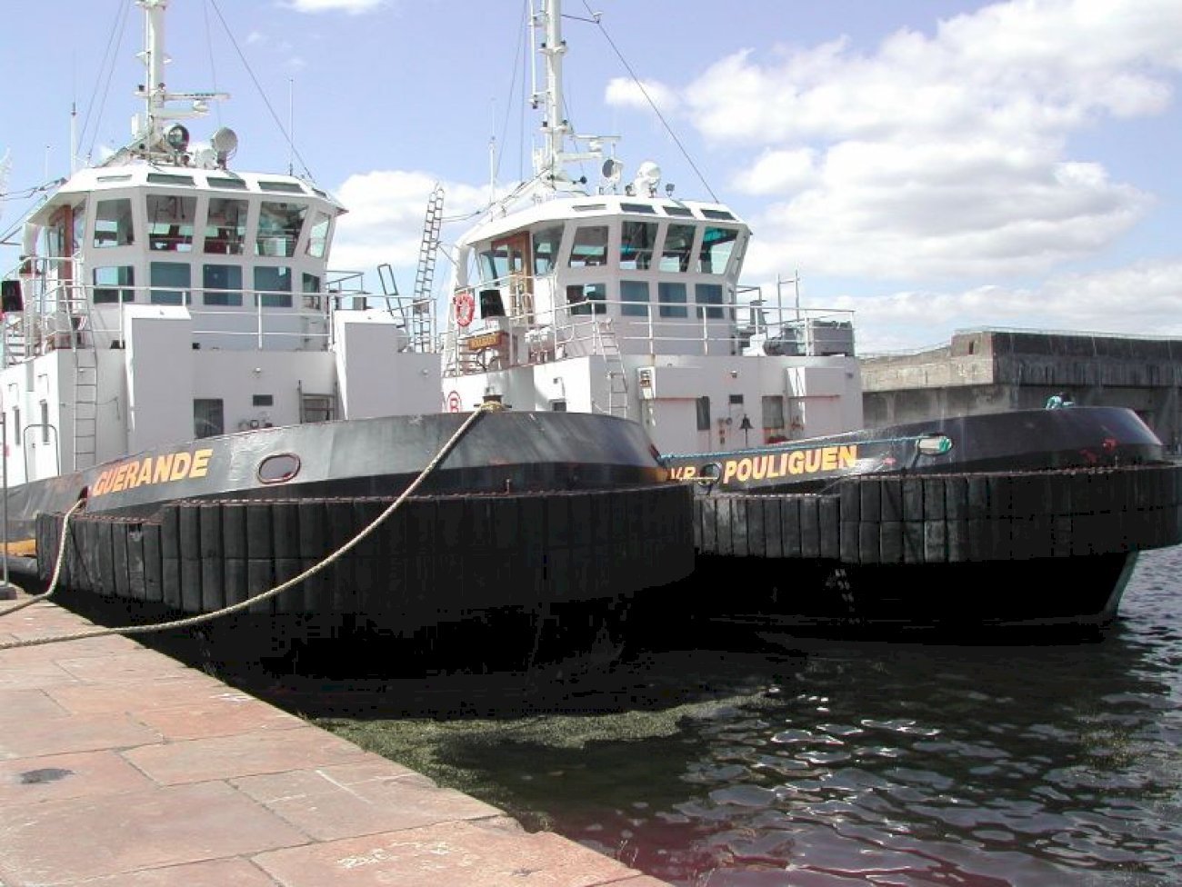 Boluda tugboats